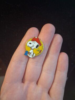 Snoopy pin
